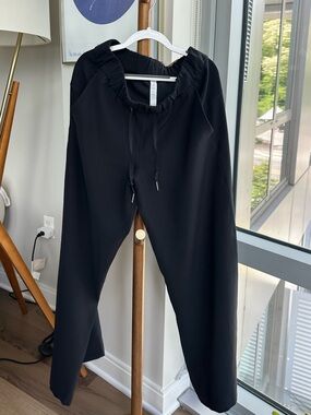 Lululemon On The Fly Wide Leg 7/8 Pant